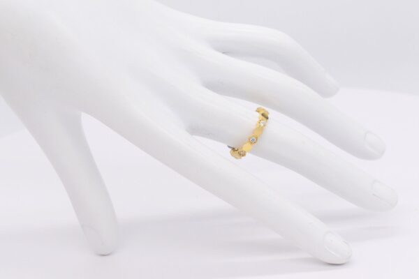 18K Honeycomb with CZ Stones - Image 3