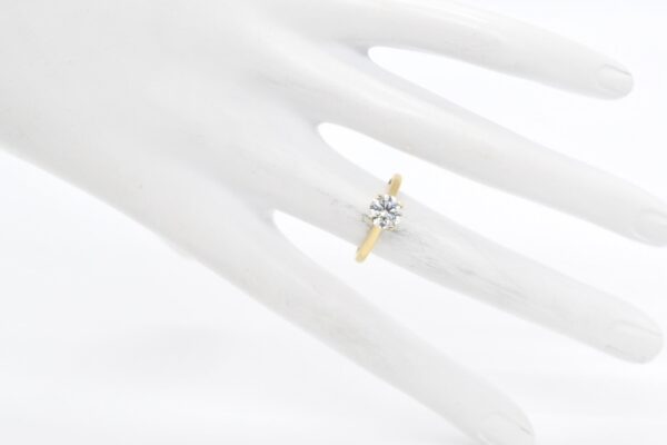 18K Round Brilliant Cut Diamond Ring - Image 2