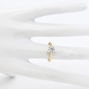 18K Round Brilliant Cut Diamond Ring