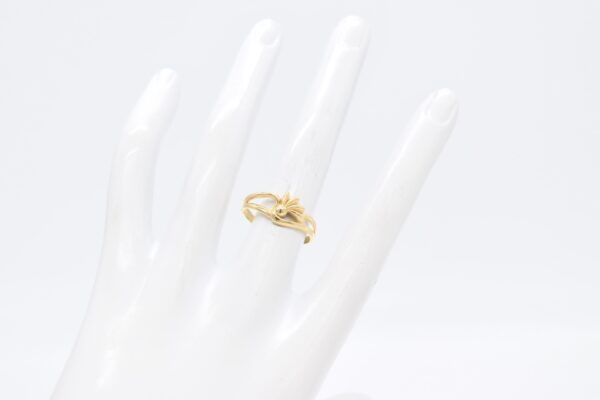 18K Clam Designed Ring