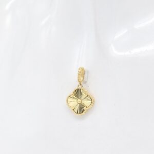 (J.C.) 18K YG Clover Pendant 16mm