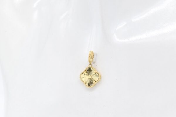 (J.C.) 18K YG Clover Pendant 16mm
