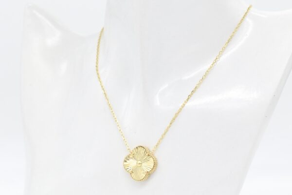 18K Centered Clover Necklace 14mm - Image 4