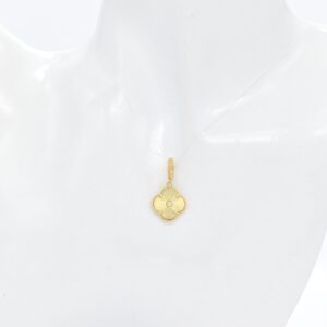18K 12 mm Clover Pendant