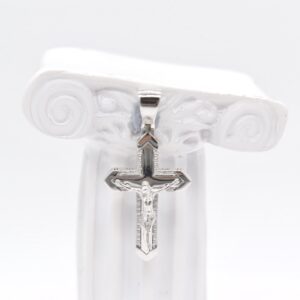 18K WG Arrow Edge Crucifix Pendant