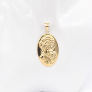 18K Oval Cameo Medallion Pendant
