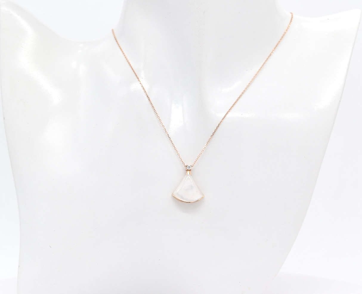 18K RG Fan Mother of Pearl with Diamond Necklace